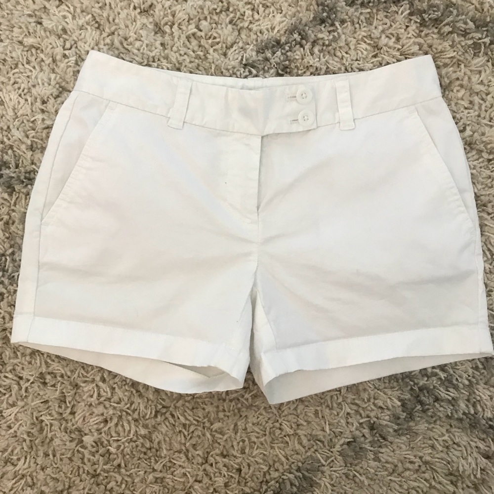 white vineyard vines shorts